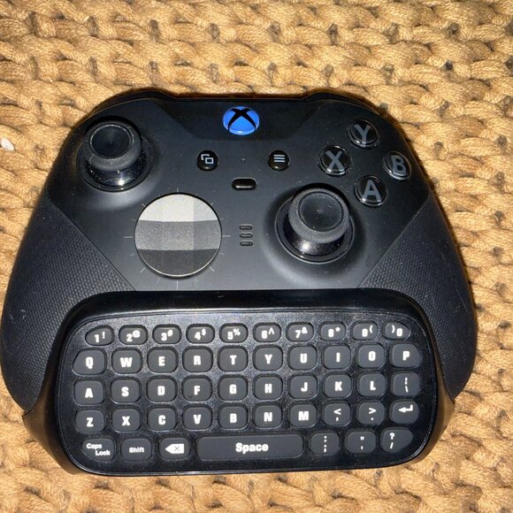 Xbox Elite Series 2 Controller + Chatpad, Dock & Cable - Picture 1 of 8